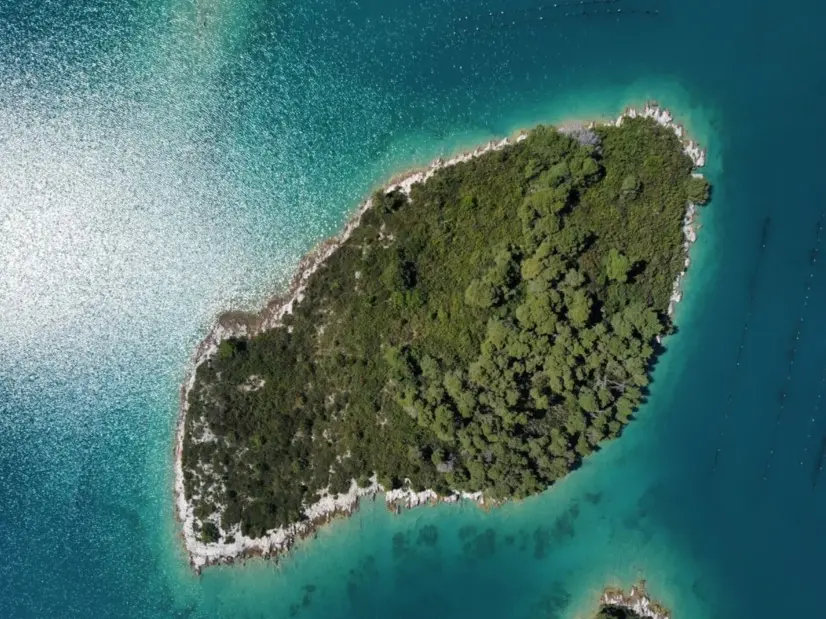 Una panoramica di Scoglio Grande, nell’insenatura di Stagno in Dalmazia meridionale