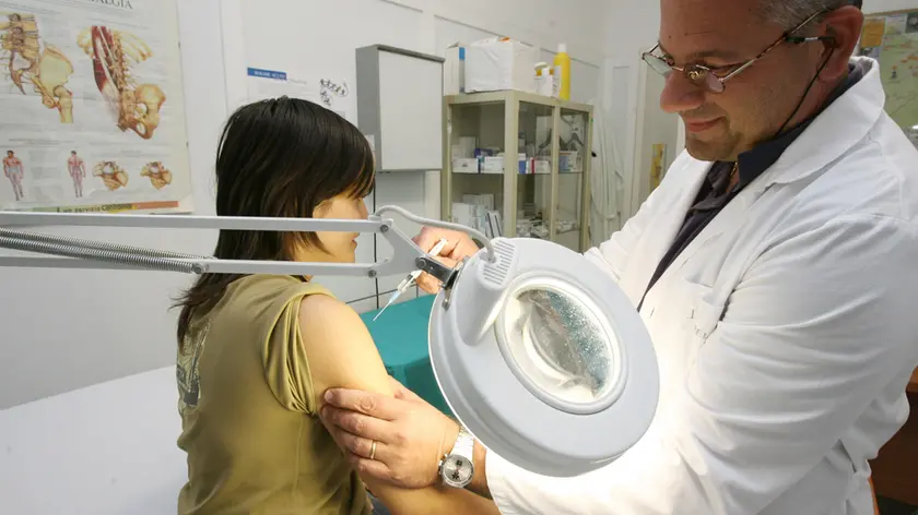 Un medico di base al lavoro