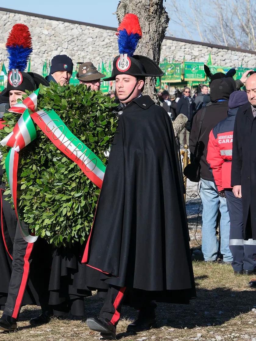 Una cerimonia passata alla foiba di Basovizza
