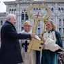 La consegna della chiave della città a Re e Regina Carnevale (Silvano)