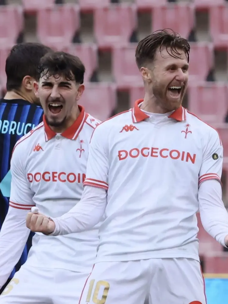 La gioia di D'Urso e D'Amore dopo il terzo gol della Triestina (Lasorte)