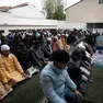 Un passato momento di preghiera collettiva nel centro culturale islamico, durante una festività