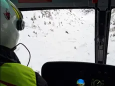 Le ricerche dall'alto di un disperso sotto ad una valanga