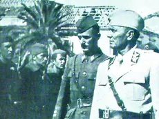 Il maresciallo Tito mentre passa in rivista le truppe partigiane nel 1944