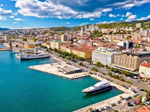 Una veduta di Fiume, tra le aree dove frena di più l’immobiliare