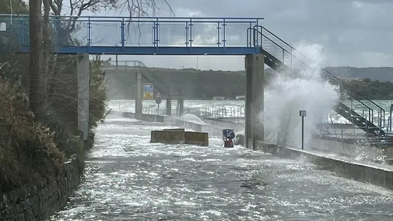 La mareggiata a Muggia alla fine del 2023
