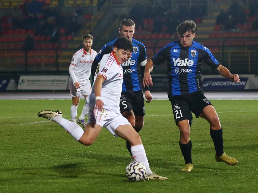 Il biancorosso Simone Ascione è stato uno dei più propositivi contro il Renate (Foto Mariani-Lasorte)