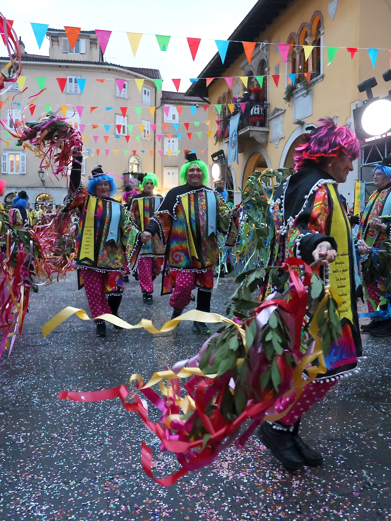Il ballo della verdura ha dato il via al Carnevale di Muggia (Lasorte)