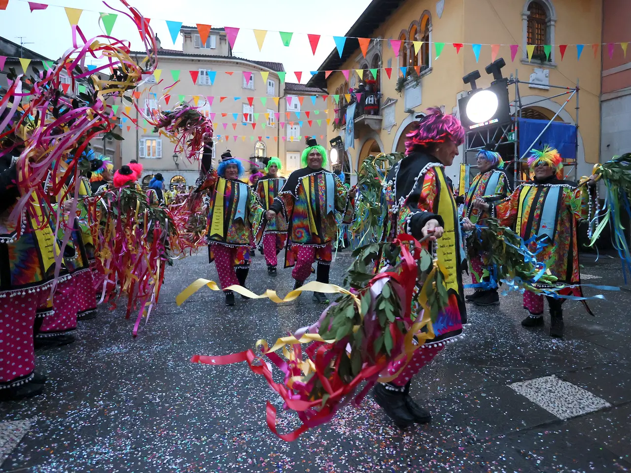 Il ballo della verdura ha dato il via al Carnevale di Muggia (Lasorte)