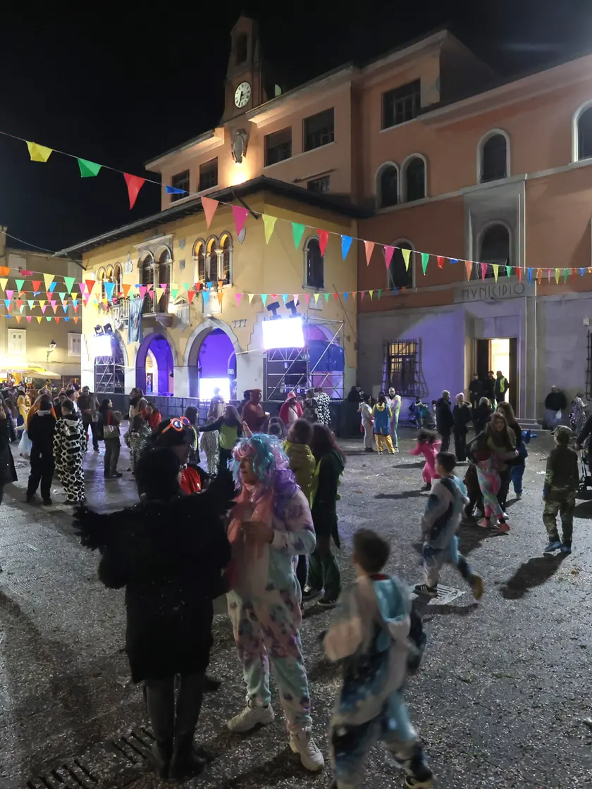 Il carnevale a Muggia, in piazza Marconi