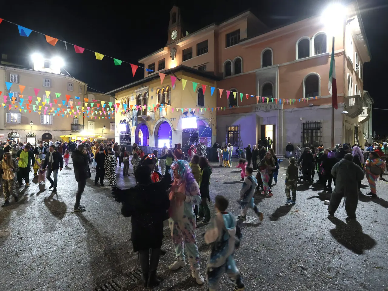 Il carnevale a Muggia, in piazza Marconi