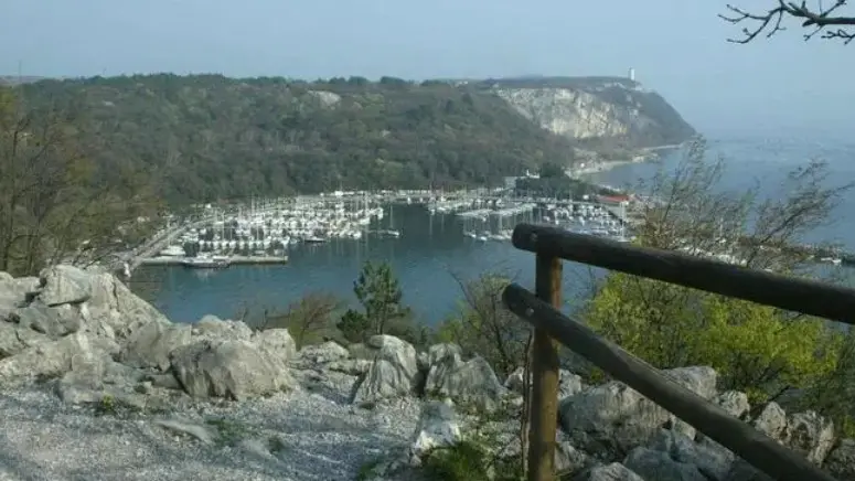 Anziano colto da malore sul sentiero Rilke