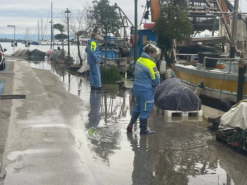 Acqua alta lungo riva Bersaglieri (Foto Boemo)