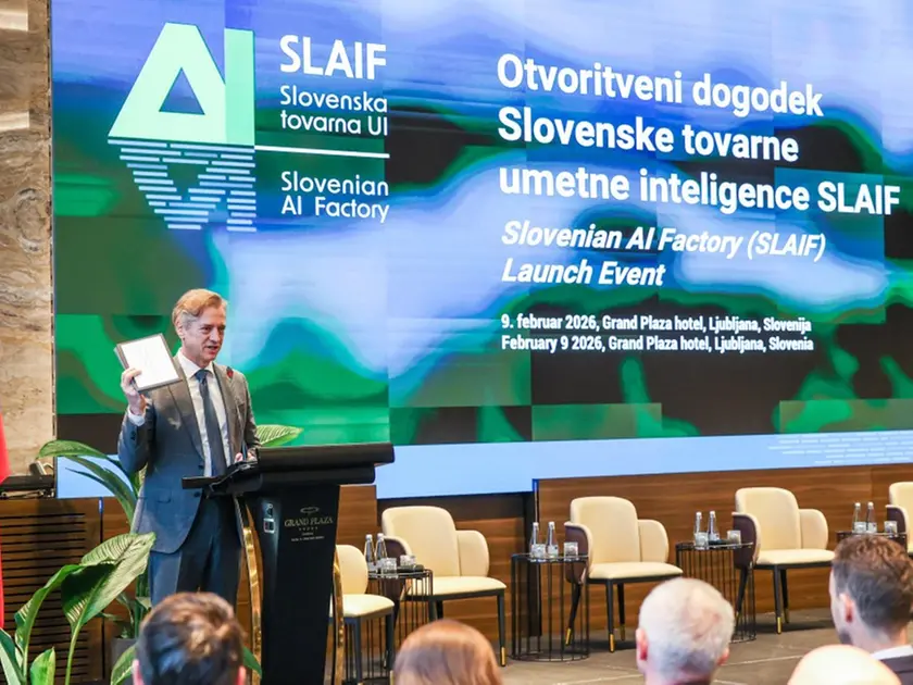 Il premier sloveno Robert Golob alla presentazione della Slovenian AI factory