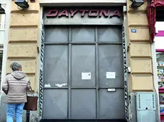 L’ingresso chiuso della palestra di via Coroneo a Trieste (foto Lasorte)