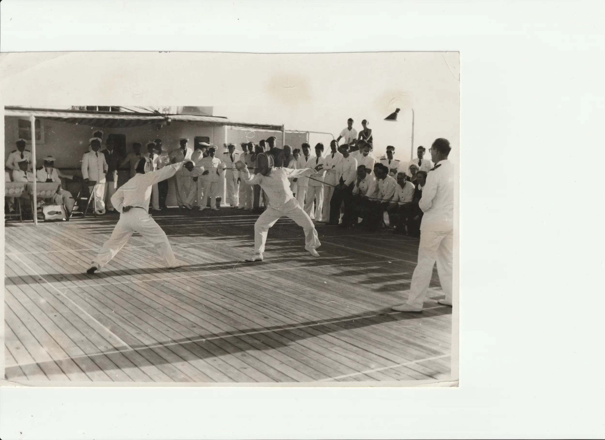 Una gara di scherma a bordo della nave Oceania nel 1934
