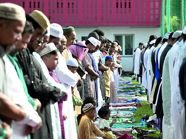 Una delle preghiere alle stalle rosse nel 2025. Foto Katia Bonaventura