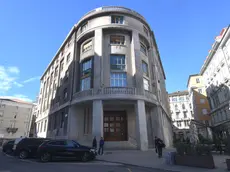 La Guardia di finanza di Trieste si è presentata in Municipio mercoledì mattina (foto Francesco Bruni)