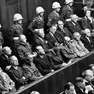 Imputati in aula durante il processo di Norimberga