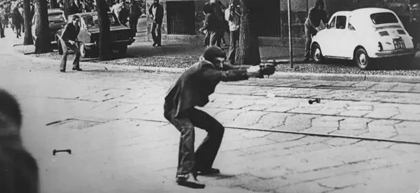 Un'immagine simbolo degli Anni di Piombo, uno dei temi al centro degli Appuntamenti con la Storia