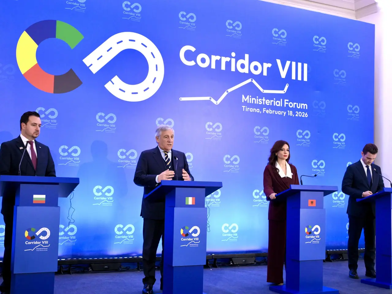 Tajani con l’omologa albanese Elisa Spiropali e il viceministro bulgaro