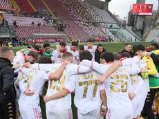 Il gruppo della Triestina dopo la vittoria contro l’Inter U23 (foto Andrea Lasorte)