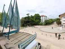 I avori di ristrutturazione che hanno interessato la piazza-simbolo della Transalpina. Foto Bumbaca