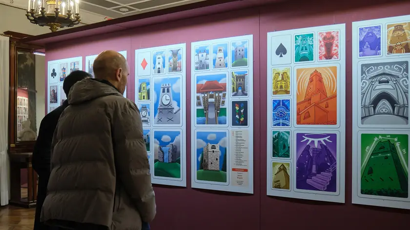 I pannelli con i disegni delle torri Foto Massimo Silvano