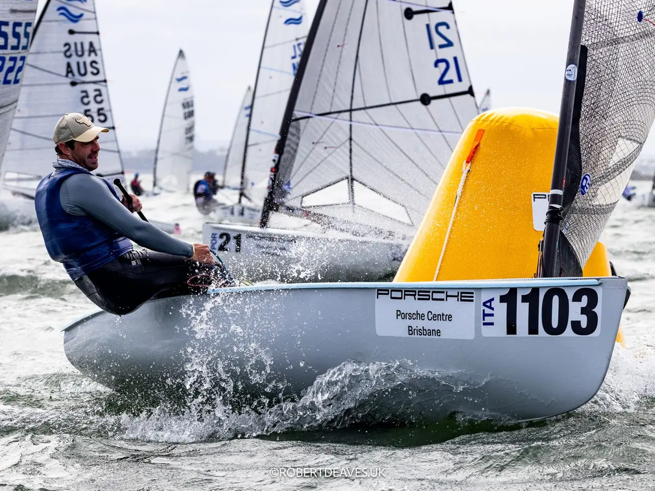 Alessandro Marega a bordo del suo Finn nelle acque australiane di Brisbane (Foto Robertdeaves.uk)