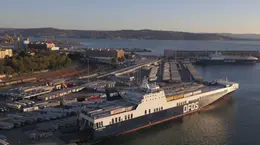 Un traghetto ro-ro di Dfds in servizio sull'Autostrada del Mare che collega Trieste alla Turchia