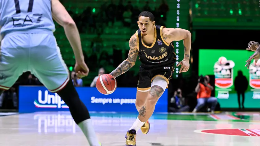 Juan Tosacno-Anderson in azione contro l’Armani Milano (Foto Ciamillo/Lasorte)