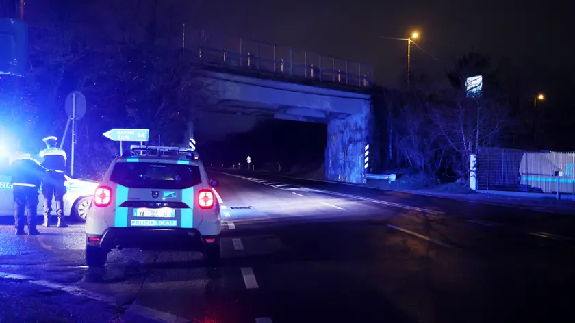 La Polizia locale davanti al ponte di Banne Foto Lasorte