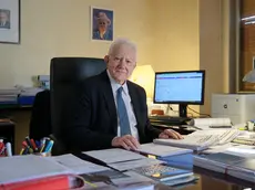 L’assessore alla Cultura e presidente della Lista Dipiazza, Giorgio Rossi, nel suo studio (foto Silvano)