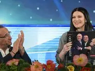 Conti e Pausini in conferenza stampa all'Ariston durante l'omaggio a Pippo Baudo