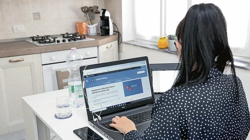 Una lavoratrice in smart working. A Padova il riconoscimento di un infortunio sul lavoro