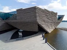 Nella foto Rmedium il Victoria & Albert Museum di Dundee