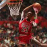Michael Jordan vola a canestro duranta un partita dell’NBA