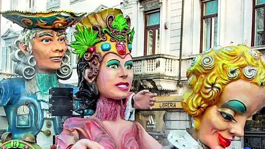 Il carro allegorico di Treppo Grande durante la sfilata a Gorizia (foto Bonaventura)