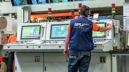 Un operatore al lavoro nello stabilimento di Mariano del Friuli