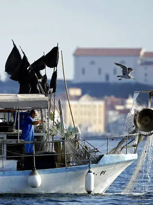 Un peschereccio in acque croate