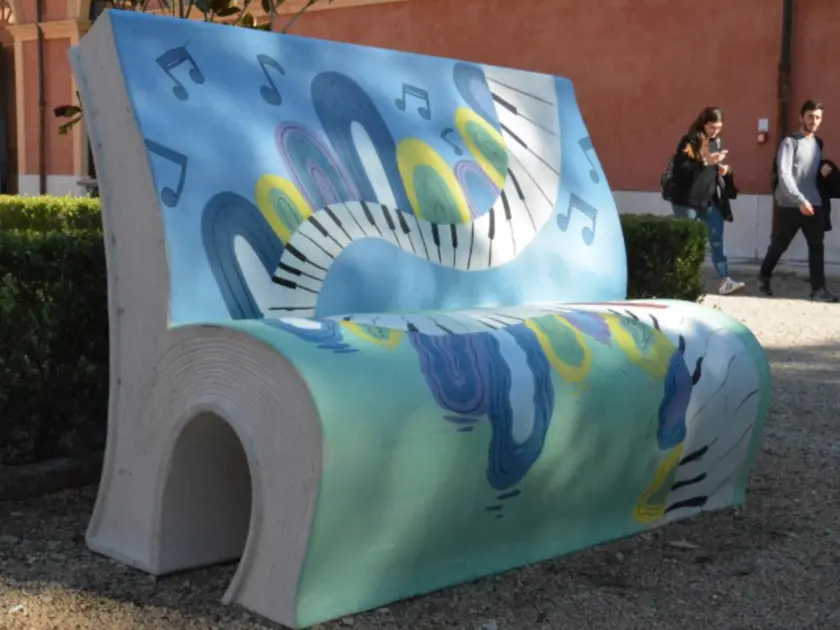 Una panchina letteraria realizzata a Foggia dalla locale Università degli studi