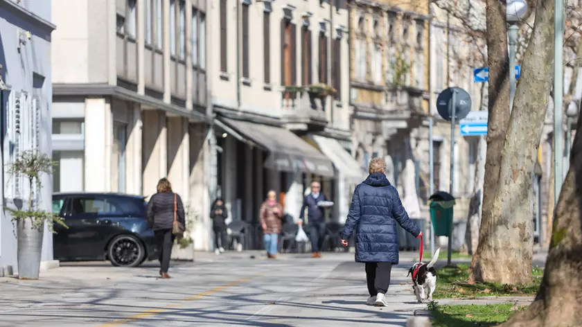 Il tratto di corso Italia che si estende dal parco della Rimembranza alla stazione ferroviaria che sarà interessato all’operazione restyling. Foto Tibaldi