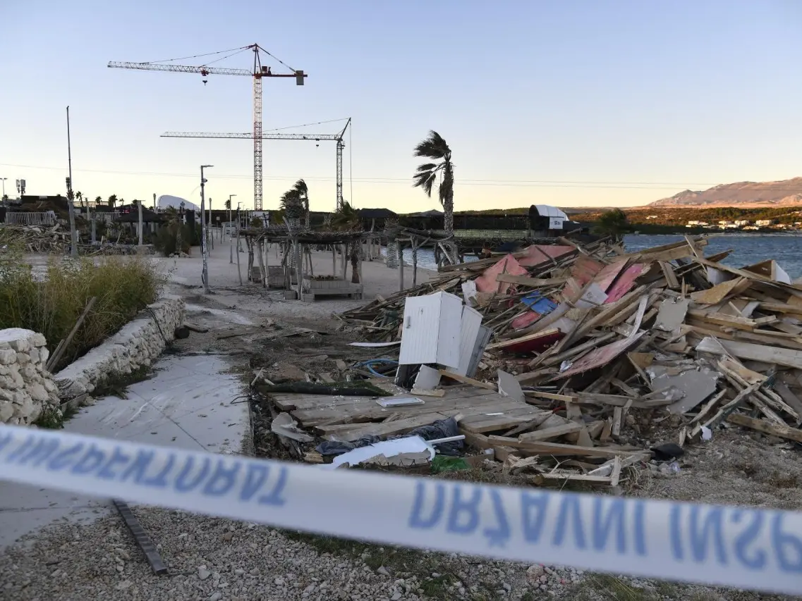 Il Noa Beach Club quello che resta del locale simbolo dell’isola di Pago