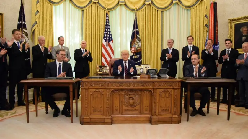 Vučić e Trump alla Casa Bianca nel settembre 2020 per la firma dell’intesa sui rapporti con il Kosovo
