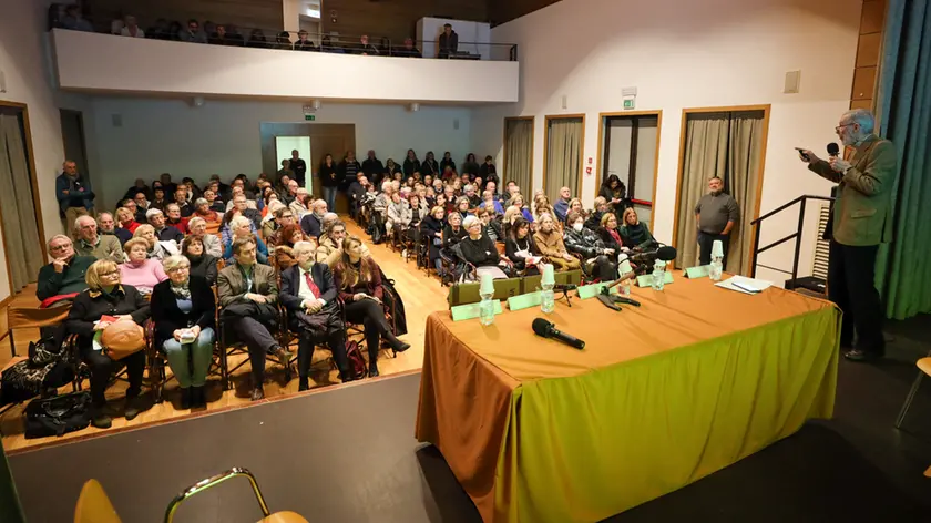 L'assemblea a San Rocco: il Comitato salute mobilitato per tutelare la sanità (foto Tibaldi)