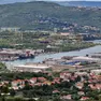 Il canale navigabile nella zona industriale di Trieste