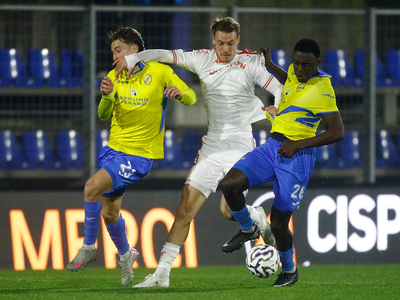 Eetu Vertainen in azione contro la Pergolettese (foto Mariani / Lasorte)