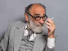 Alessandro Haber è Zeno Cosini nell’adattamento teatrale della Coscienza prodotto dallo Stabile Fvg, regia di Paolo Valerio