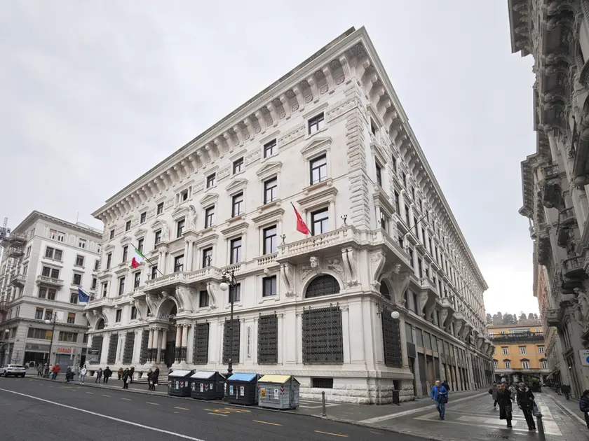 Il quartier generale delle assicurazioni Ras di piazza della Repubblica, diventato l’hotel quattro stelle Double Tree by Hilton. (Foto Andrea Lasorte)