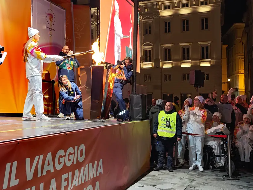 La accensione del braciere in piazza Unità a Trieste (foto Lasorte)